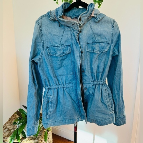 Super cute, soft denim gap jacket - Picture 1 of 11